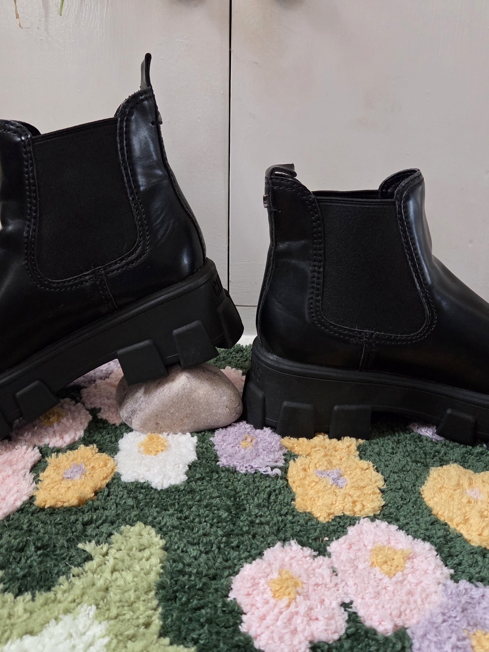 Circus by Sam Edelman Black Chunky Chelsea Platform Boots - Picture 9 of 10